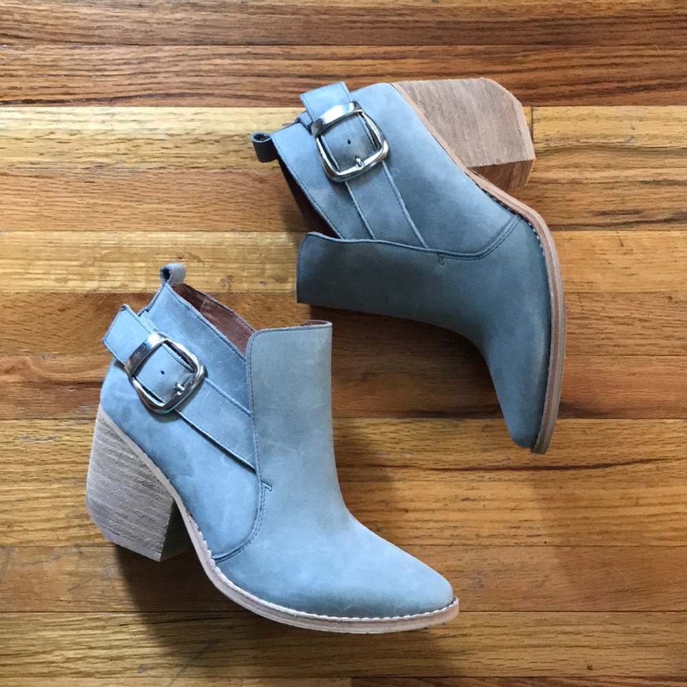 Jeffrey Campbell grey booties